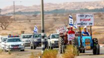 מחאת חקלאי הערבה נגד שרי החקלאות והאוצר (צילום ארכיון: תם אלדר, הערבה התיכונה)
