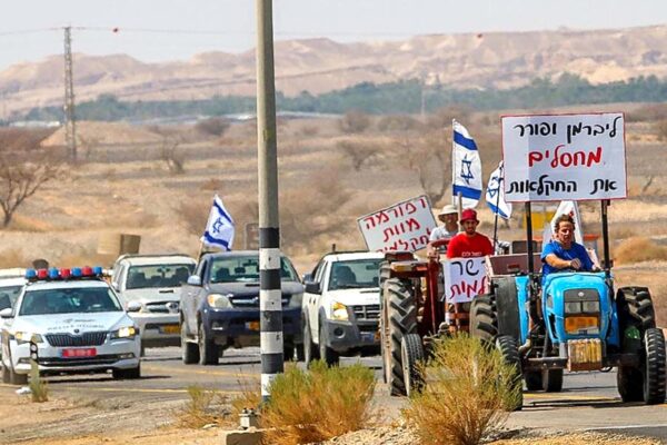 מחאת חקלאי הערבה נגד שרי החקלאות והאוצר (צילום ארכיון: תם אלדר, הערבה התיכונה)