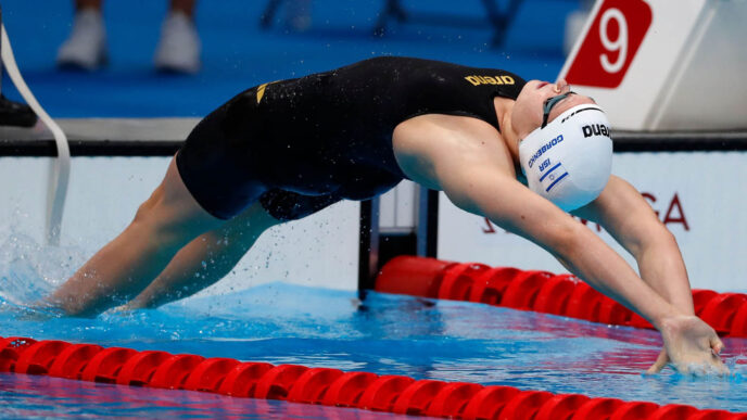 אנסטסיה גורבנקו בגמר האולימפי ב-100 מטר גב (צילום: סימונה קסטרוויאלי, הוועד האולימפי בישראל)