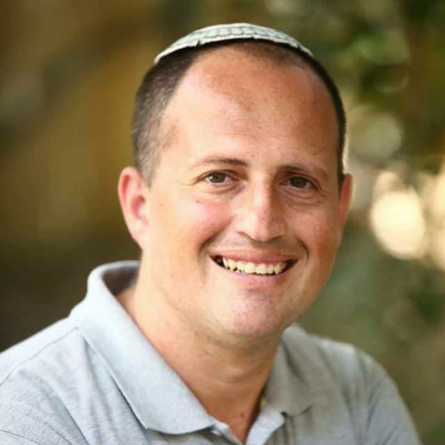 עו"ס זאבי צוקרמן, מנהל שותף. "מדריכי השיקום התותחים שלנו מעניקים לליווי פן נוסף, מותאם אישית לכל מתמודד, וזה עניין של השנים האחרונות בתחום" (צילום: בית שני בקהילה)