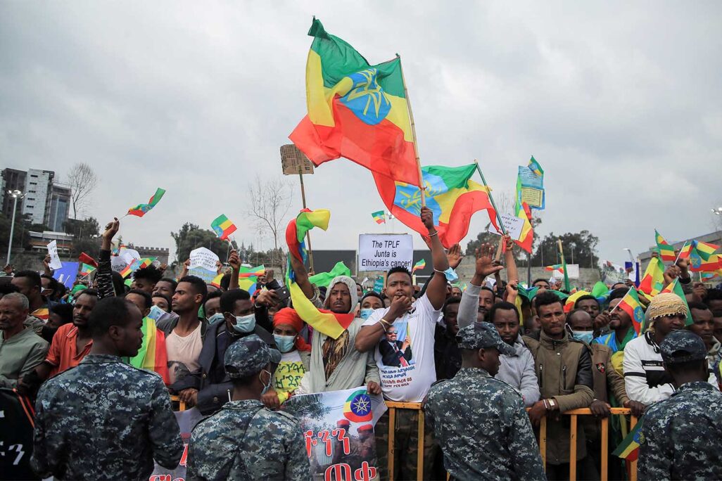 הפגנת תמיכה בממשלה הפדרלית של אתיופיה, לציון מילוי 'סכר התחיה' על נהר הנילוס ולגינוי במורדים התיגרים. לאורך הלחימה, נמשכות גם הרדיפות של התגרים ברחבי אתיופיה, ובמיוחד באדיס-אבבה (צילום: רויטרס)