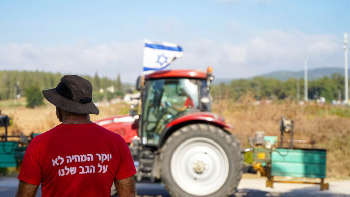 Farmers protesting at the Megiddo junction in northern Israel (Photo: Bryce Kenny)