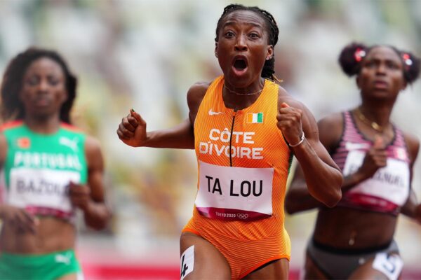מארי ז'וזה טה-לו מחוף השנהב מנצחת במקצה מוקדמות ה-100 מטר בטוקיו (צילום: REUTERS/Aleksandra Szmigiel)