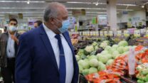 שר האוצר בסופרמרקט בירושלים (צילום ארכיון: ללא קרדיט)