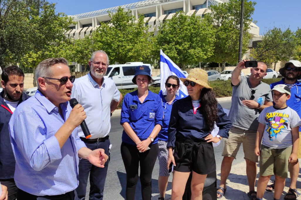 שר הבריאות ניצן הורוביץ בהפגנת ארגוני הבריאות ותנועות הנוער נגד אישור התקציב (צילום: ניצן צבי כהן)