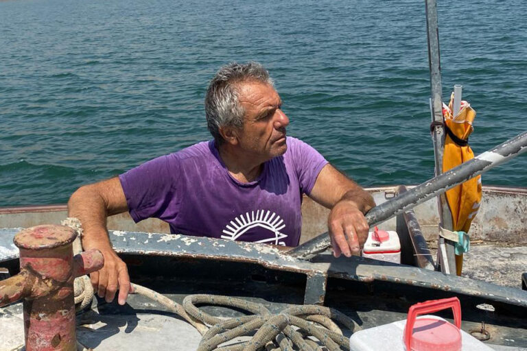Lev prepares his fishing boat before setting off. (Photo: Yael Elnatan)