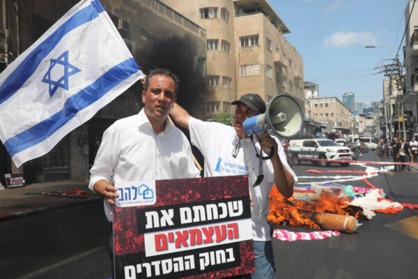 נשיא להב רועי כהן בהפגנת העצמאים (צילום ארכיון: גדעון מרקוביץ)