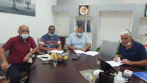 חתימת ההסכם הקיבוצי במפעל /שטראוס סלטים' בכרמיאל. (צילום: אגף הדוברות בהסתדרות)
