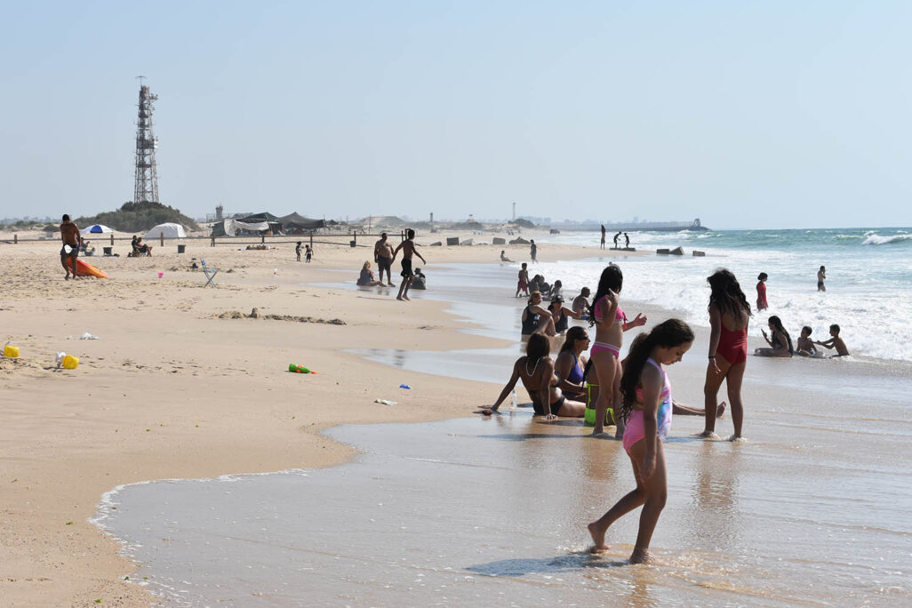 חוף זיקים. ברקע: עזה. "זכה למעמדו כחוף המערבי ביותר לאחר ההתנתקות" (צילום: אוריאל לוי)