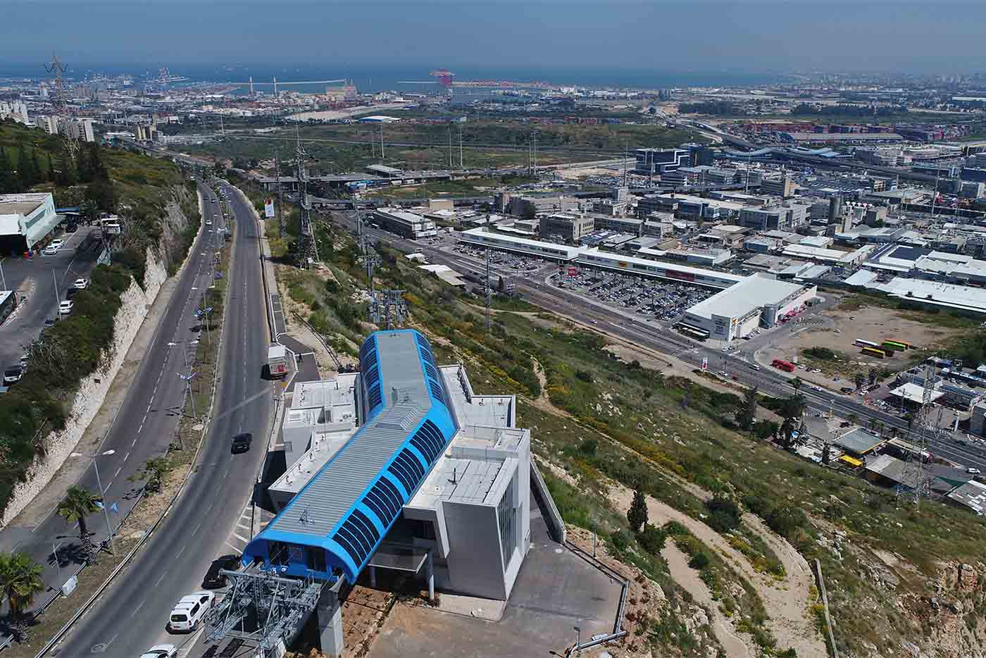 הרכבלית בחיפה, מבט למפרץ (צילום: עופר בן עוז)