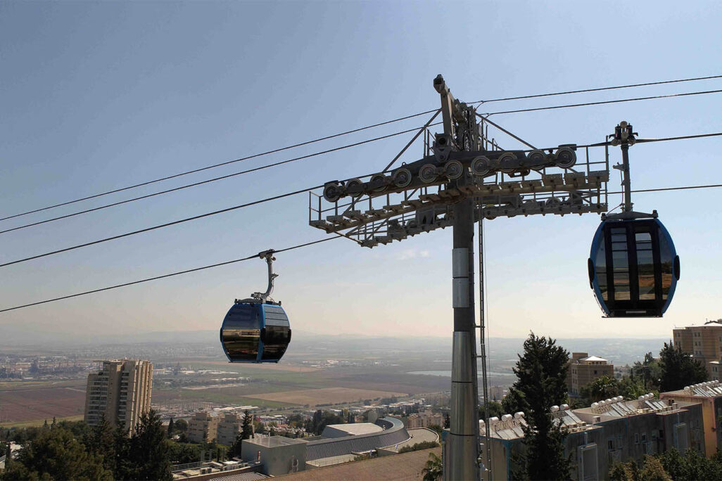 קרוניות הרכבלית בחיפה (צילום: עופר בן עוז) קרוניות הרכבלית בחיפה (צילום: עופר בן עוז)