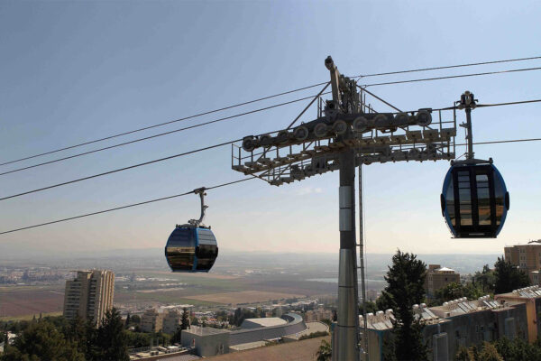 קרוניות הרכבלית בחיפה (צילום: עופר בן עוז)