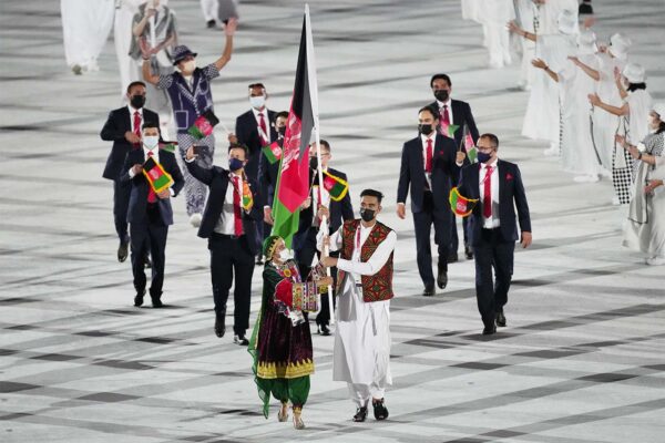 משלחת אפגניסטן בטקס הפתיחה של האולימפיאדה (צילום: AP/David J. Phillip)