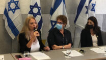 מסיבת עיתונאים של מפעילי מעונות היום המפוקחים. מימין לשמאל: מנכ"לית ויצו מירה מינס, יו"ר אמונה ליאורה מינקה ויו"ר נכמת חגית פאר. (צילום: ללא קרדיט)