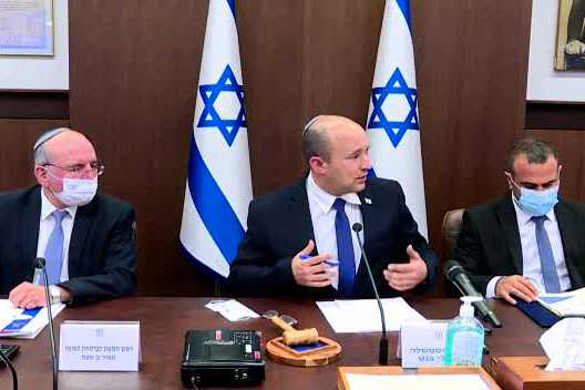 ראש הממשלה נפתלי בנט (במרכז) בישיבה של קבינט הקורונה בממשלתו (צילום מסך)