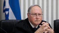 השופט בדימוס אליקים רובינשטיין (צילום: יונתן זינדל/פלאש90)