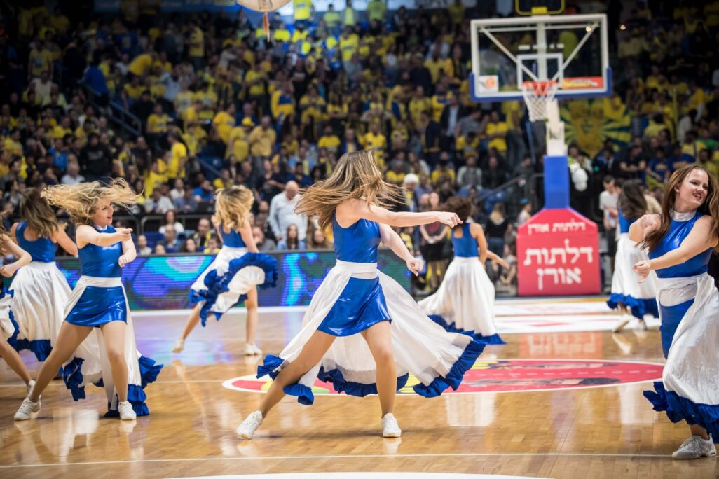 להקת מעודדות במשחק ליגת העל בכדורסל (צילום: עודד קרני, איגוד הכדורסל בישראל)