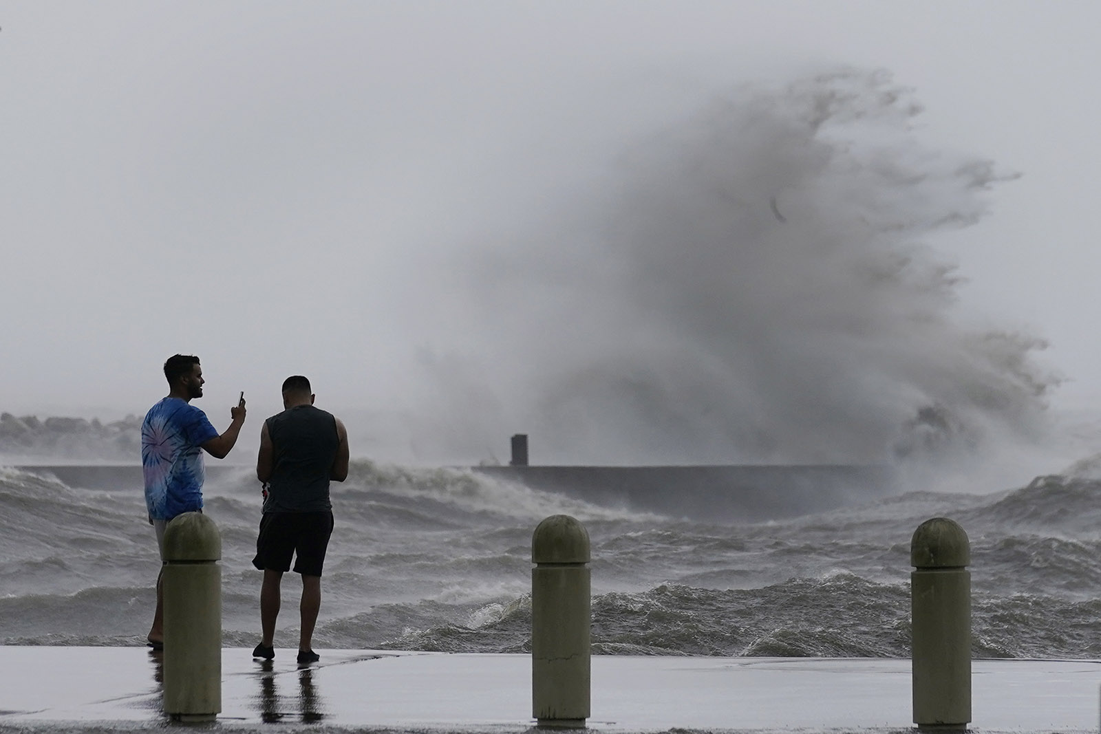הוריקן &quot;אידה&quot; (צילום: AP Photo/Gerald Herbert)