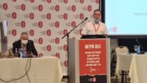 יו"ר ההסתדרות הרפואית פרופ' ציון חגי, בכינוס חירום נגד גזירות חוק ההסדרים וחוסר מוכנות לגל הרביעי (צילום: דפנה איזברוך)