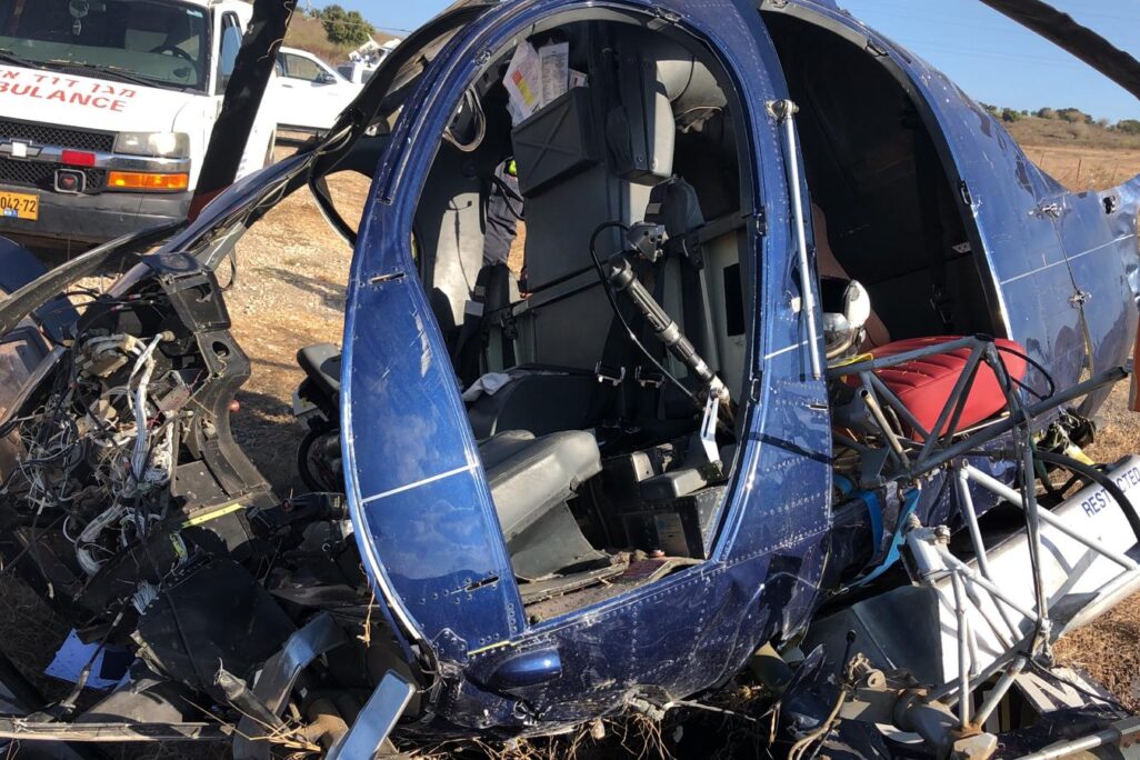 המסוק שהתרסק ליד היישוב רגבים (צילום: דוברות המשטרה) המסוק שהתרסק ליד היישוב רגבים (צילום: דוברות המשטרה)