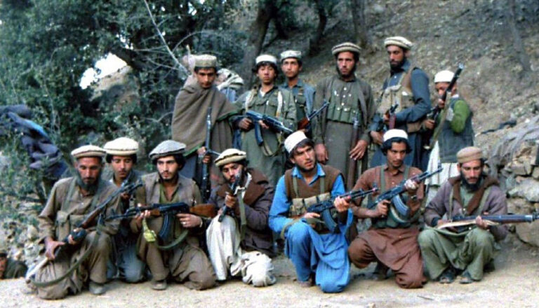 לוחמי מוג'הדין באפגניסטן. &quot;הממזרים ידעו לכוון מצוין. הם היו יורים פעם אחת ונמלטים&quot; (צילום: ויקיפדיה)