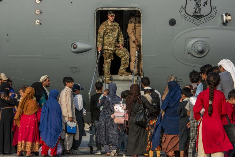 יציאת האמריקאים מאפגניסטן. יורי קרוחה: &quot;אני לא מבין מה שקורה שם עכשיו&quot; (צילום: U.S. Air Force via AP)