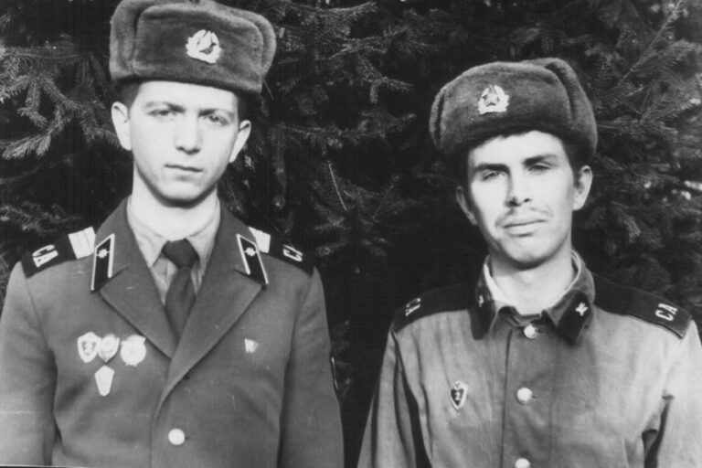 בוריס ברסטוביצקי (משמאל) עם סרגיי שאבליי, חברו שנהרג באפגניסטן (צילום: אלבום פרטי)