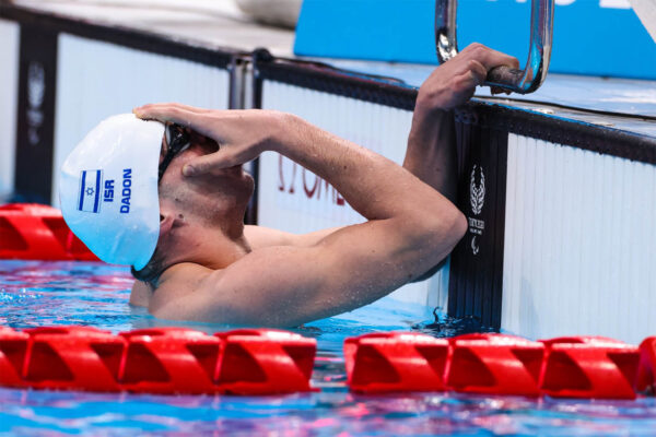 עמי דדאון זוכה במדליית הזהב ב-50 מטר חופשי, במשחקים הפראלימפיים בטוקיו (צילום: גלעד קוולרצ'יק)