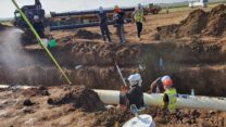 העבודות לתיקון הדליפה (צילום: המשרד להגנת הסביבה)