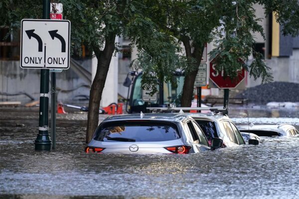 נזקי הסופה בפילדלפיה, פנסילבניה (צילום: AP Photo/Matt Rourke)