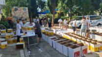 אריזת חבילות מזון בעמותת יד עזר לחבר בחיפה (צילום: עמותת יד לחבר)