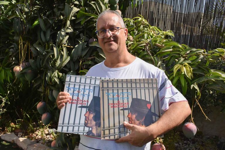 בן נון עם "מדינת ישראל נגד קראוז שמואל": "עיקר המכירות שלי זה לחו"ל" (צילום: אוריאל לוי)