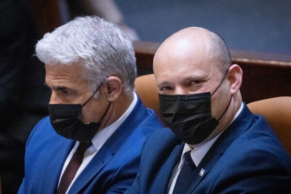 ראש הממשלה נפתלי בנט ושר החוץ יאיר לפיד (צילום: יונתן זינדל/פלאש 90)