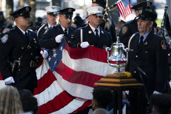 טקס הזיכרון במלאת 20 שנה לפיגועי ה-11 בספטמבר בניו יורק (AP Photo/John Minchillo)
