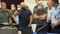 ראש הממשלה הגיע במהלך הלילה לחפ"ק המשטרתי לתדרוך (צילום: דוברות המשטרה)