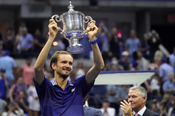 דנייל מדבדב זוכה באליפות ארה"ב הפתוחה בטניס (צילום: AP Photo/Elise Amendola)