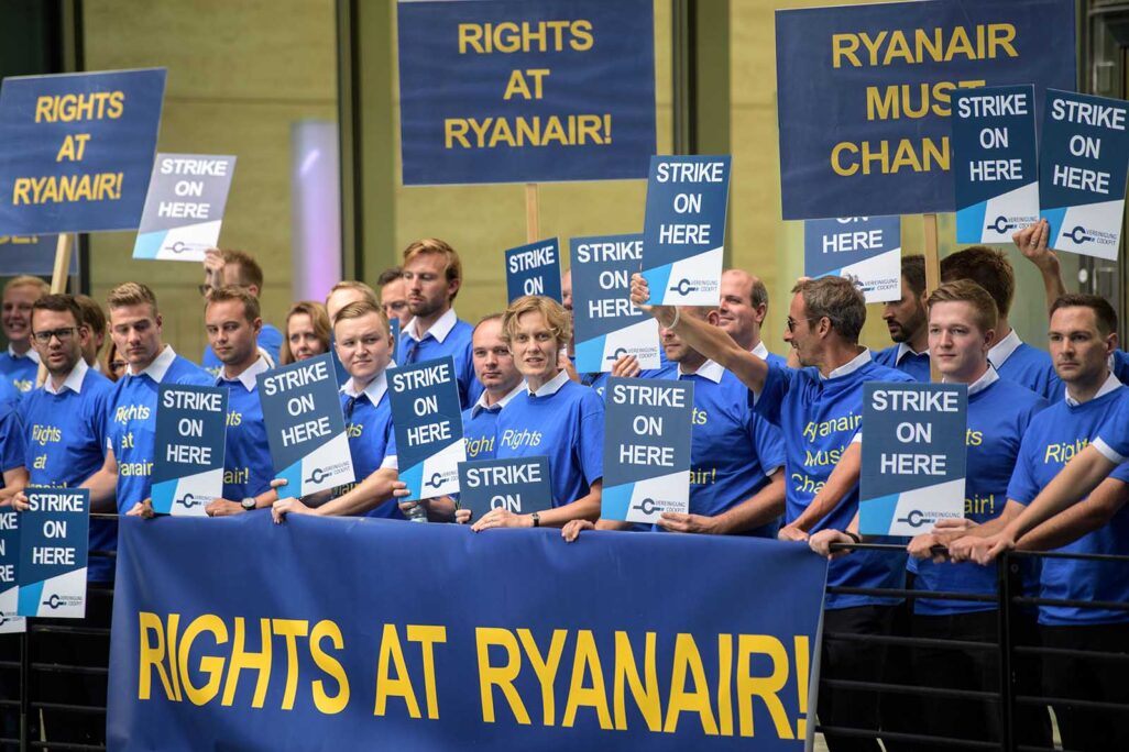 הפגנה של טיסים בחברת ריינאייר בדנמרק (צילום: Photo by Thomas Lohnes/Getty Images)
