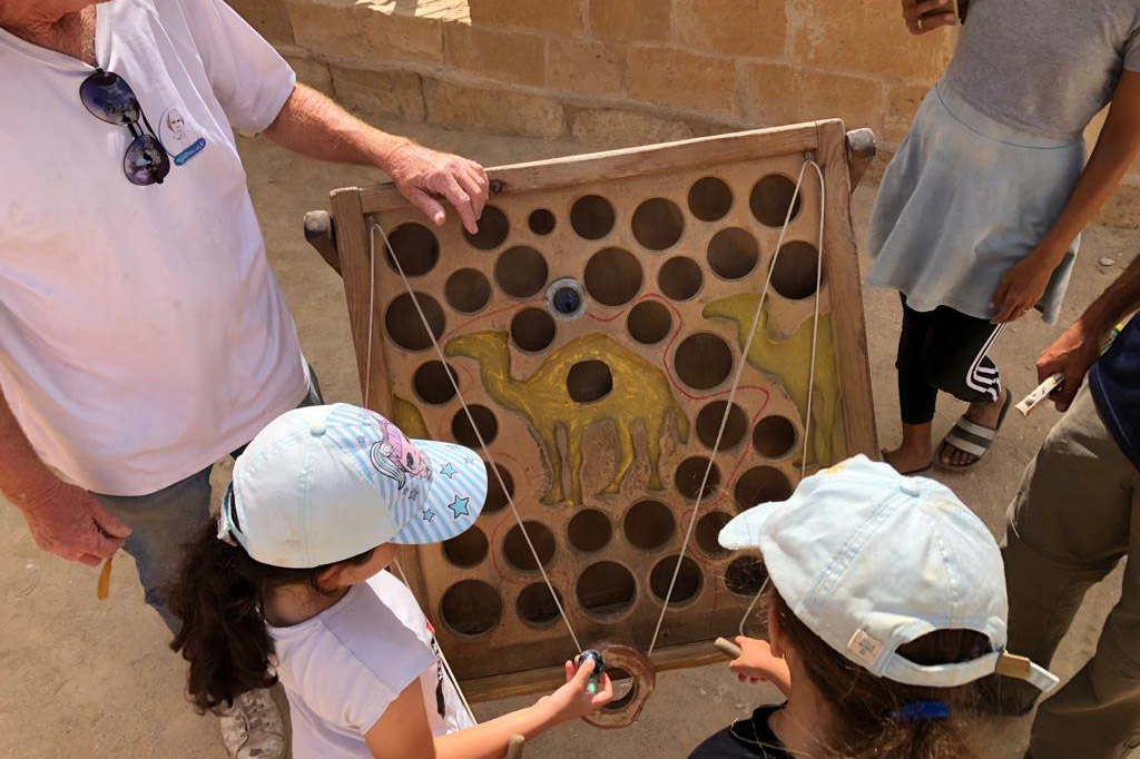 משחקי חשיבה בגן הלאומי ממשית (צילום: חגי דביר רשות הטבע והגנים) משחקי חשיבה בגן הלאומי ממשית (צילום: חגי דביר רשות הטבע והגנים)