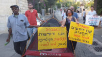 הפגנה מול הבית של שר השיכון אלקין (צילום: הרב אריק אשרמן)