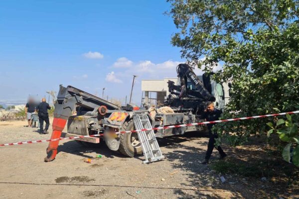 זירת התאונה בעספיא (צילום: דוברות המשטרה)
