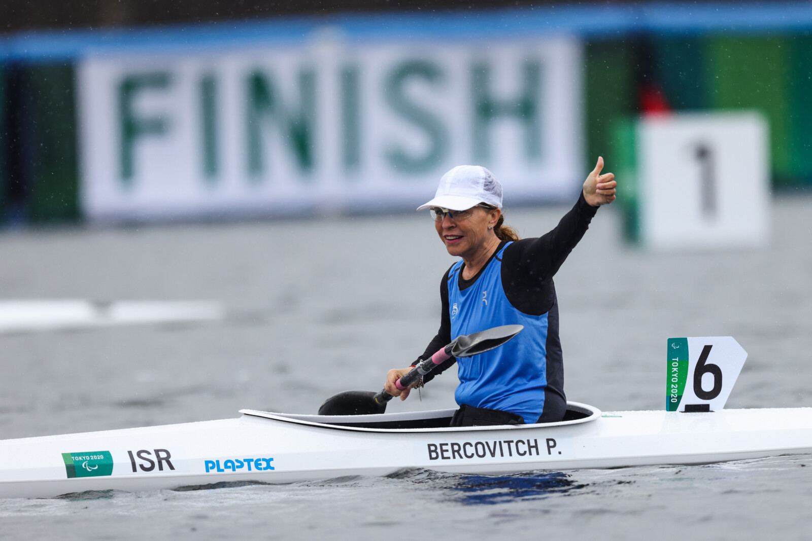 باسكال بيركوڤيتش تتنافس في قارب الكياك في طوكيو، للمرة الرابعة في الألعاب البارالمبية (تصوير: چلعاد كڤالرتشيك)