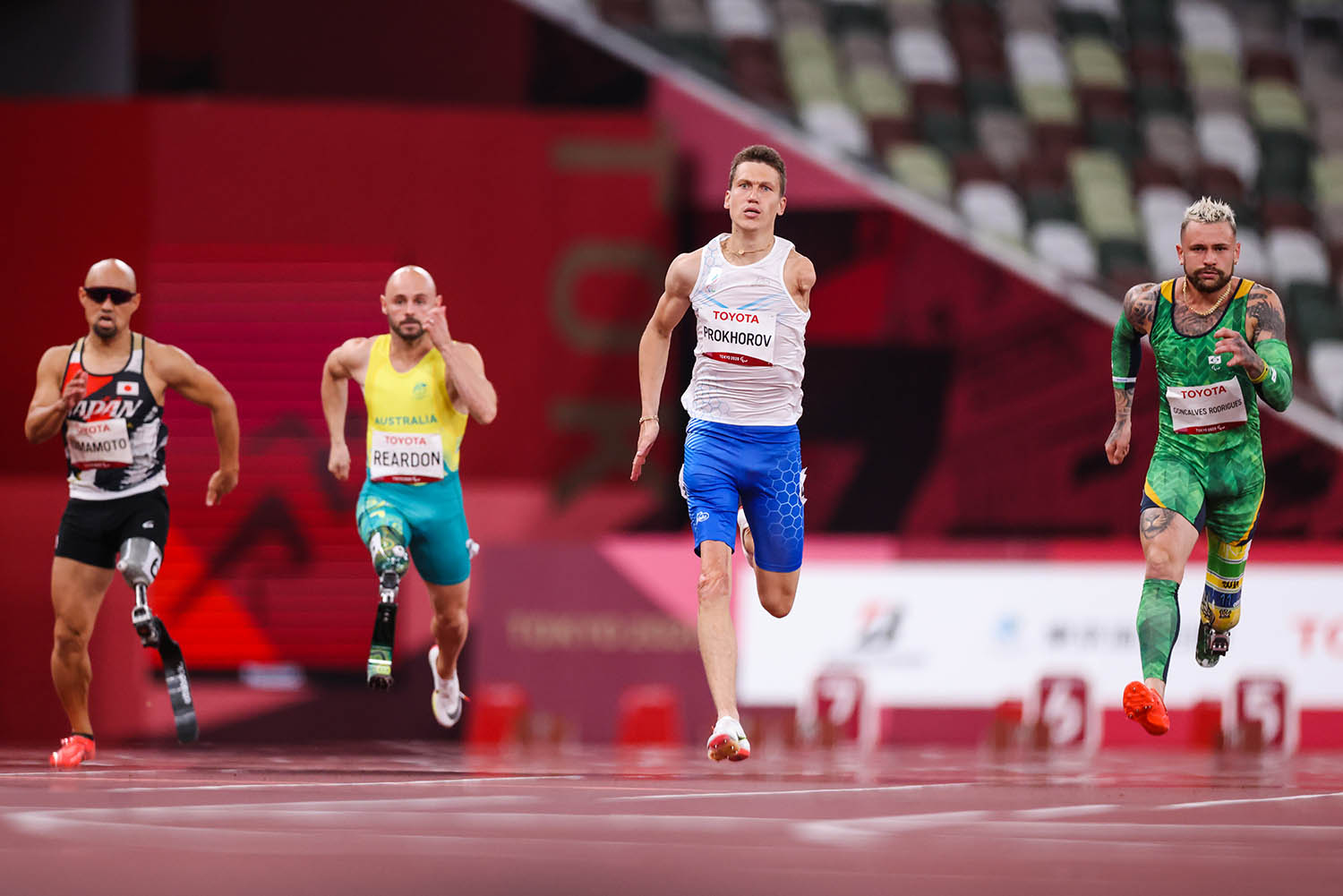ריצת הגמר ל-100 מטר גברים (בדרגת נכות T63), במשחקים הפראלימפיים בטוקיו (צילום: גלעד קוולרצ'יק)