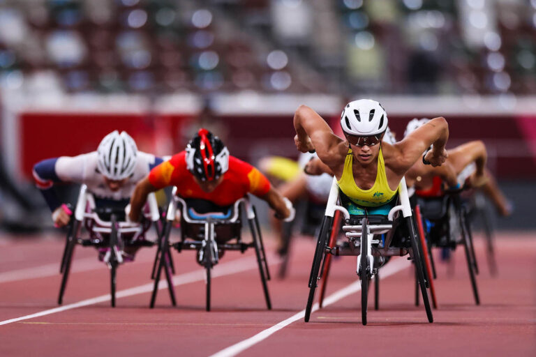מרוץ אופני-היד 400 מטר לנשים, באצטדיון האולימפי בטוקיו (צילום: גלעד קוולרצ'יק)
