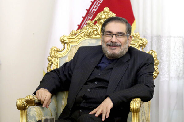 עלי שמח'אני, מזכיר מועצת הבטחון הלאומי של איראן. "קוראים לשכנים שלנו להיות ערניים בעניין זה ולהתרחק מהשפעה זרה" (צילום: AP Photo/Ebrahim Noroozi)