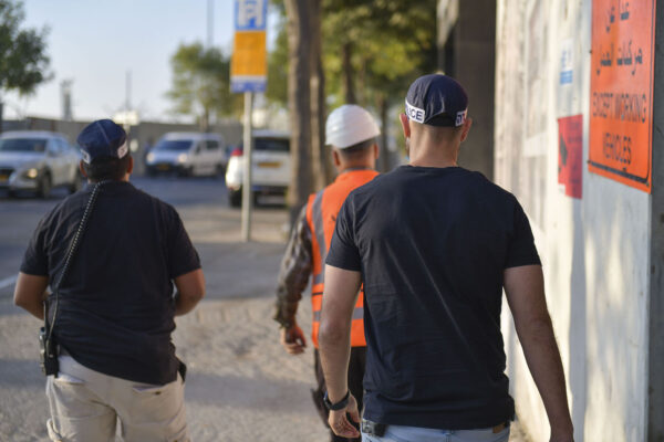 שני אחים ממזרח ירושלים נעצרו בחשד לזיוף רישיונות למפעילי עגורנים