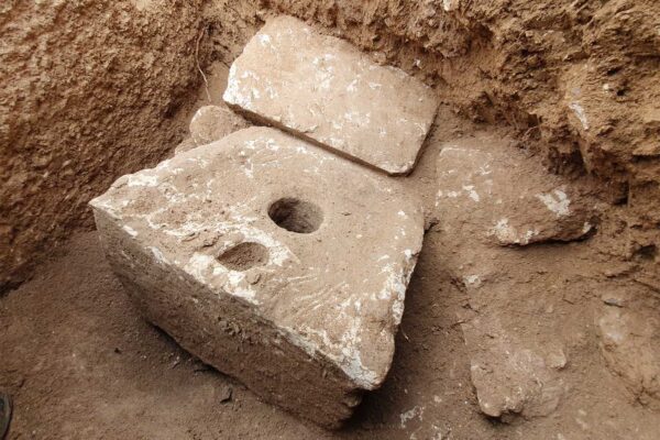 אסלת האבן הנדירה בת 2,700 שנה. שימשה את אחד מנכבדי ירושלים (צילום: יולי שוורץ, רשות העתיקות)