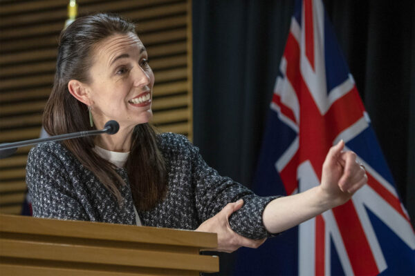 ראשת ממשלת ניו זילנד ג'סינדה ארדרן (צילום: Mark Mitchell/Pool Photo via AP)