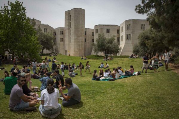 סטודנטים באוניברסיטה העברית (צילום: אוליבר פיטוסי / פלאש 90)