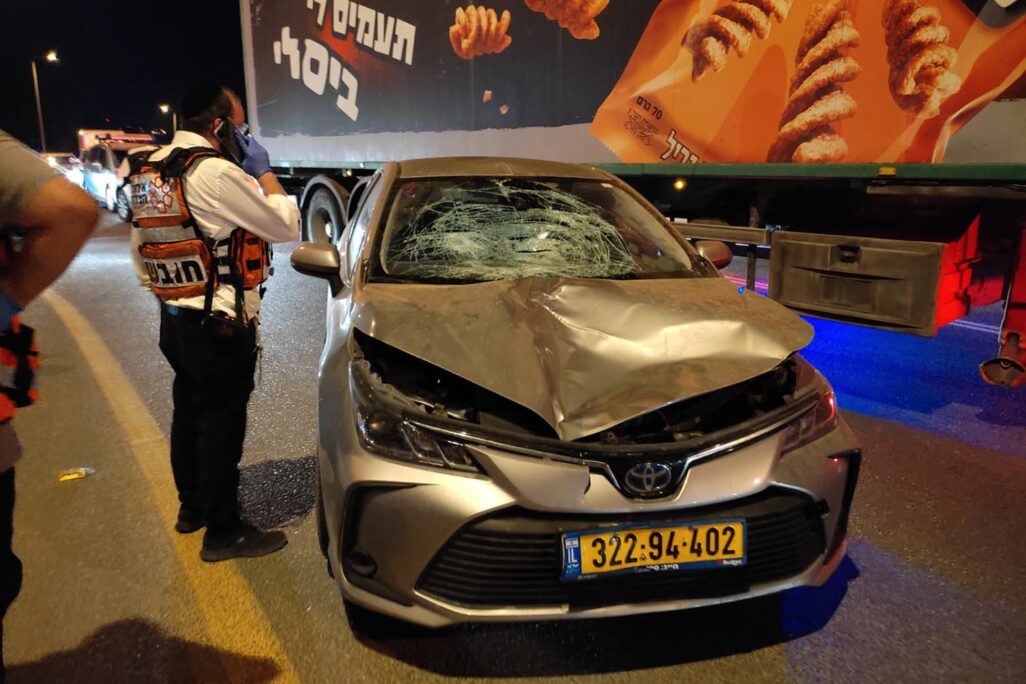 זירת התאונה ליד מושב עוצם (צילום: דוברות איחוד הצלה) זירת התאונה ליד מושב עוצם (צילום: דוברות איחוד הצלה)