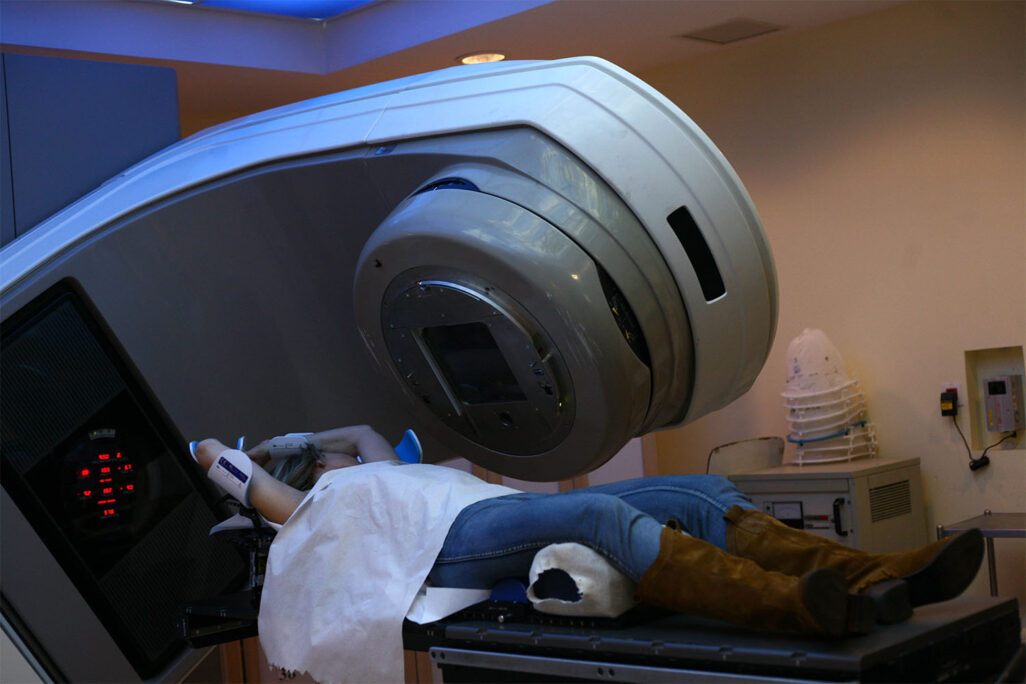 טיפול רדיולוגי בחולת סרטן השד בבית החולים שיבא (צילום אילוסטרציה: חן לאופולד/פלאש 90)